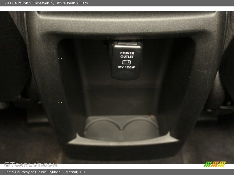 White Pearl / Black 2011 Mitsubishi Endeavor LS