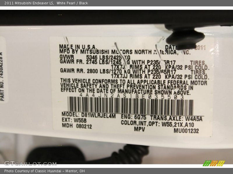 White Pearl / Black 2011 Mitsubishi Endeavor LS