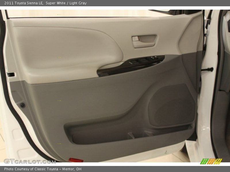 Super White / Light Gray 2011 Toyota Sienna LE