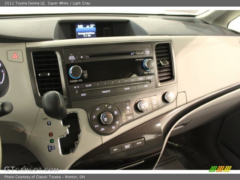 Super White / Light Gray 2011 Toyota Sienna LE
