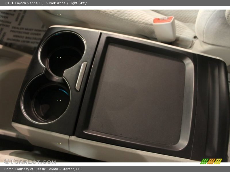 Super White / Light Gray 2011 Toyota Sienna LE