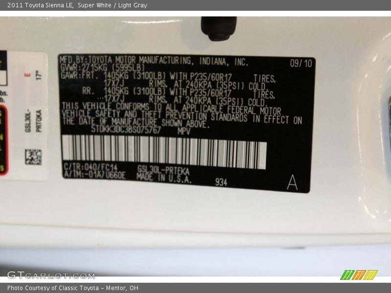 Super White / Light Gray 2011 Toyota Sienna LE