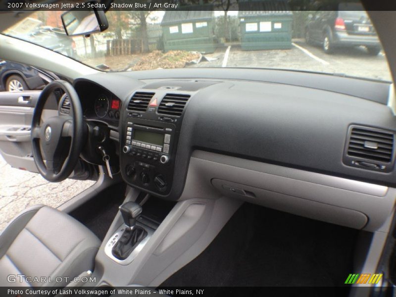 Dashboard of 2007 Jetta 2.5 Sedan
