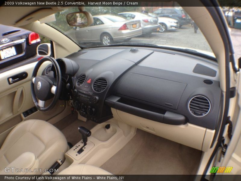 Dashboard of 2009 New Beetle 2.5 Convertible