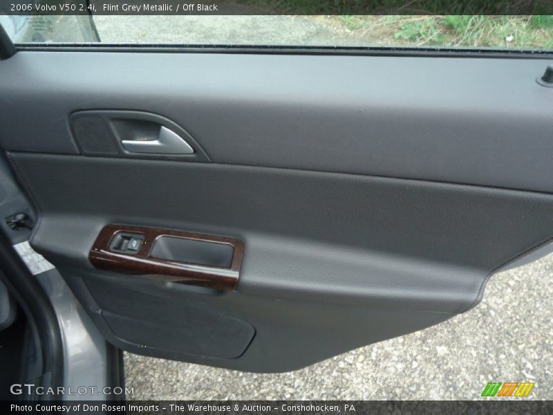 Flint Grey Metallic / Off Black 2006 Volvo V50 2.4i