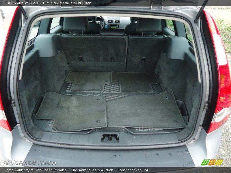  2006 V50 2.4i Trunk