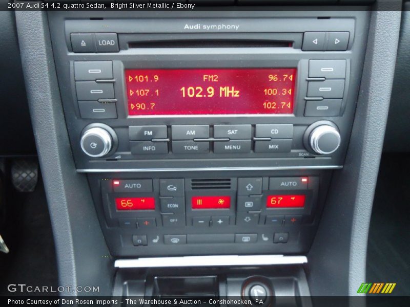 Controls of 2007 S4 4.2 quattro Sedan