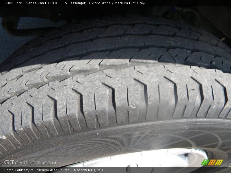 Oxford White / Medium Flint Grey 2006 Ford E Series Van E350 XLT 15 Passenger