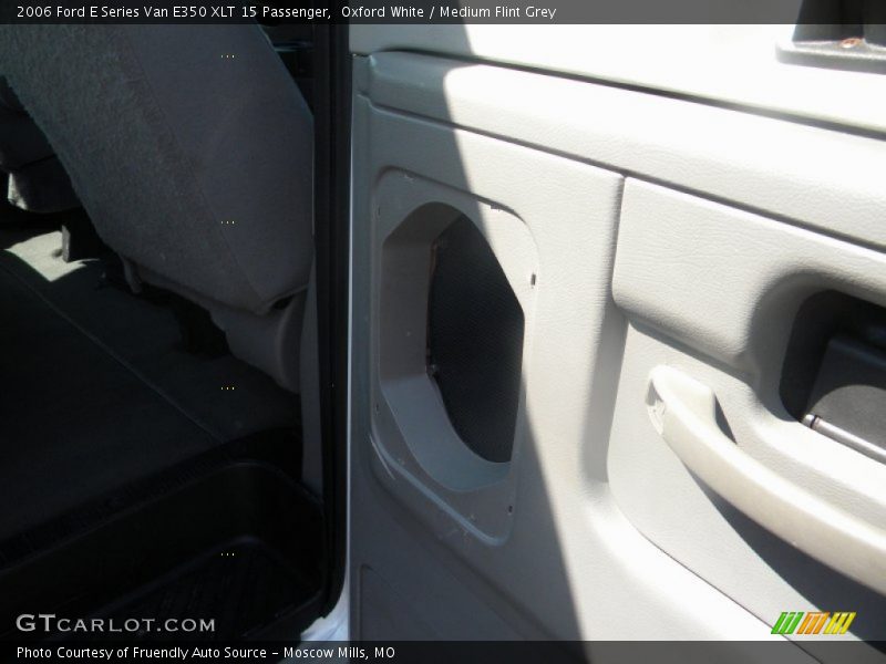 Oxford White / Medium Flint Grey 2006 Ford E Series Van E350 XLT 15 Passenger