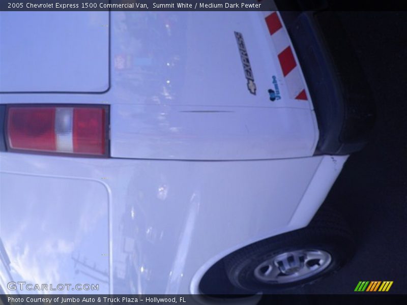 Summit White / Medium Dark Pewter 2005 Chevrolet Express 1500 Commercial Van