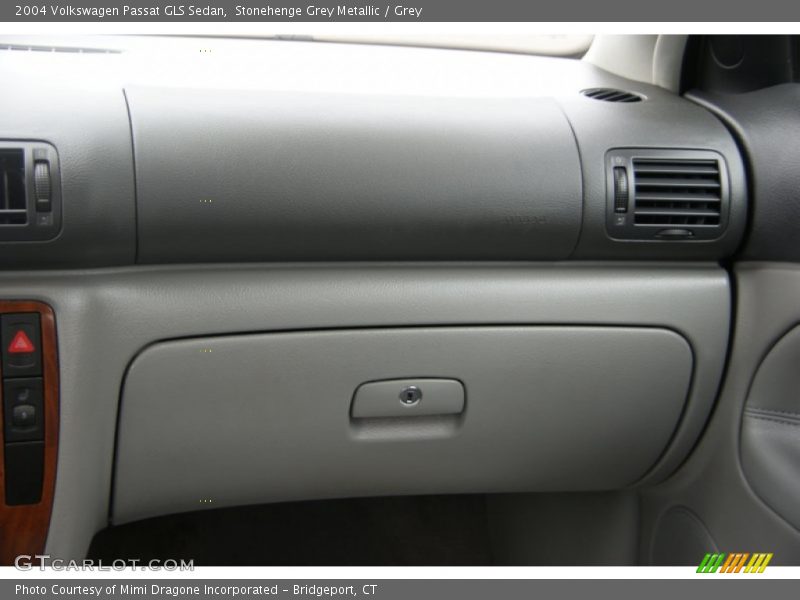 Stonehenge Grey Metallic / Grey 2004 Volkswagen Passat GLS Sedan