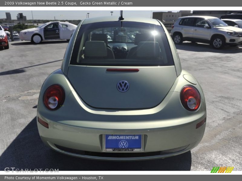 Gecko Green Metallic / Cream 2009 Volkswagen New Beetle 2.5 Coupe