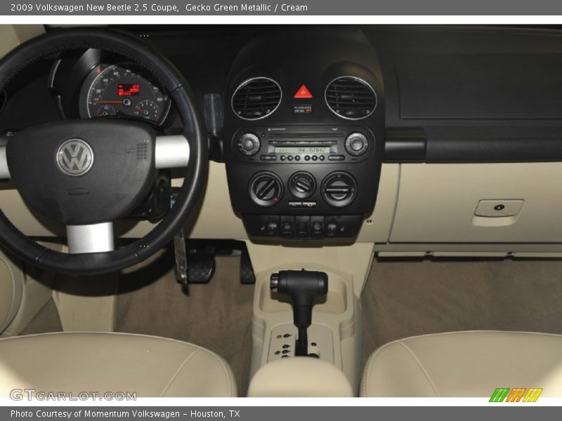 Gecko Green Metallic / Cream 2009 Volkswagen New Beetle 2.5 Coupe