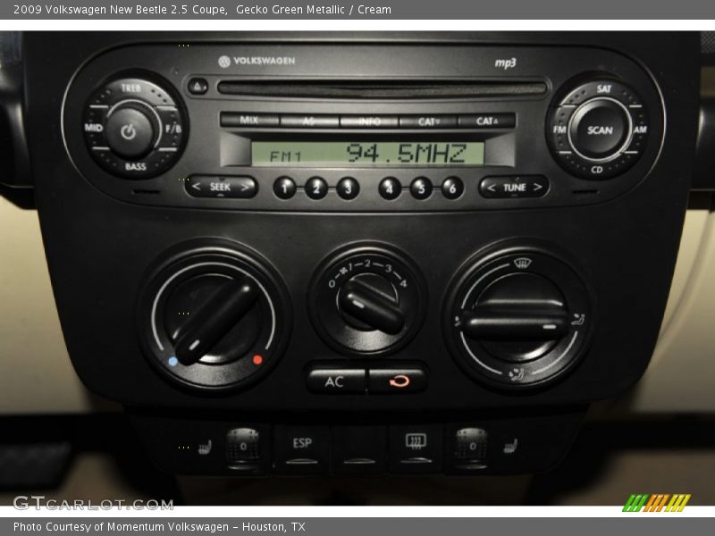 Controls of 2009 New Beetle 2.5 Coupe