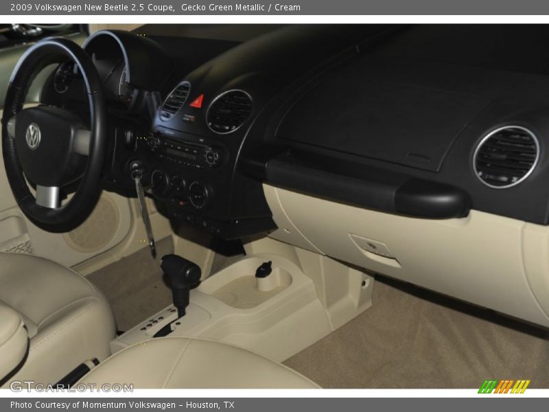 Gecko Green Metallic / Cream 2009 Volkswagen New Beetle 2.5 Coupe