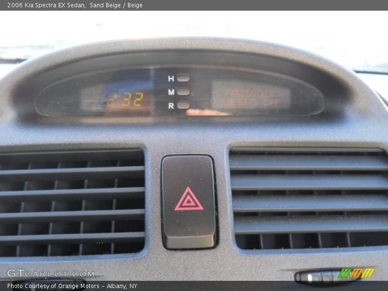 Sand Beige / Beige 2006 Kia Spectra EX Sedan