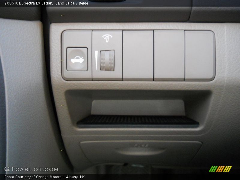 Sand Beige / Beige 2006 Kia Spectra EX Sedan