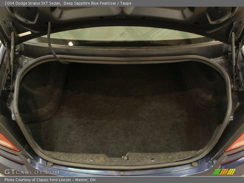  2004 Stratus SXT Sedan Trunk