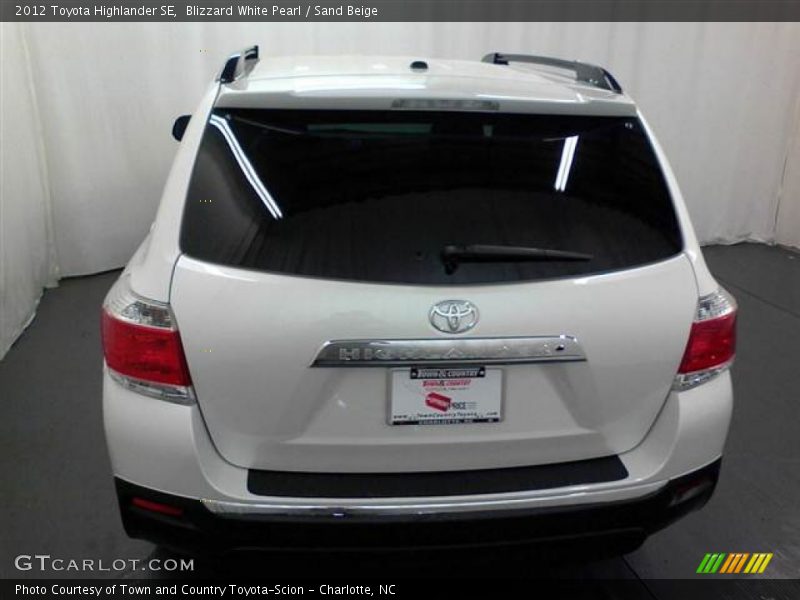 Blizzard White Pearl / Sand Beige 2012 Toyota Highlander SE