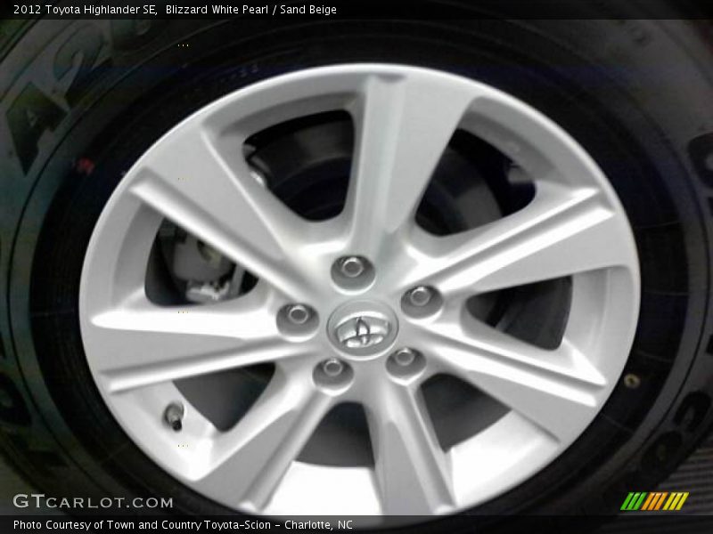 Blizzard White Pearl / Sand Beige 2012 Toyota Highlander SE