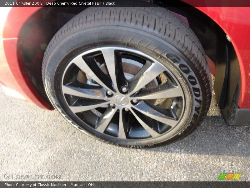 Deep Cherry Red Crystal Pearl / Black 2011 Chrysler 200 S
