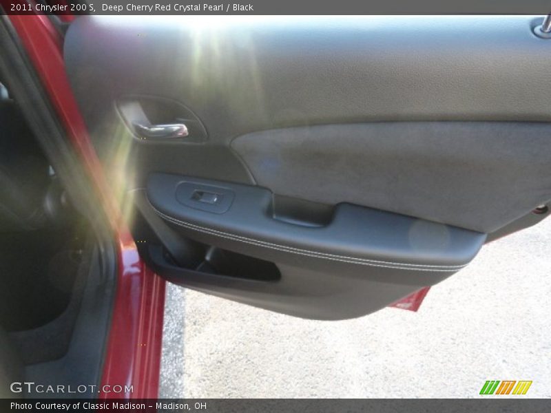 Deep Cherry Red Crystal Pearl / Black 2011 Chrysler 200 S