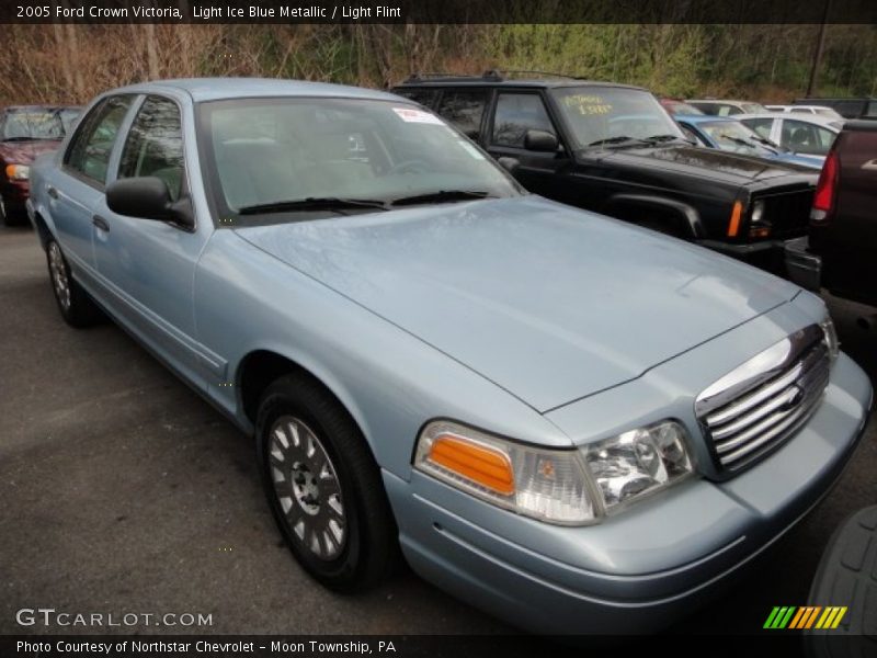 Light Ice Blue Metallic / Light Flint 2005 Ford Crown Victoria