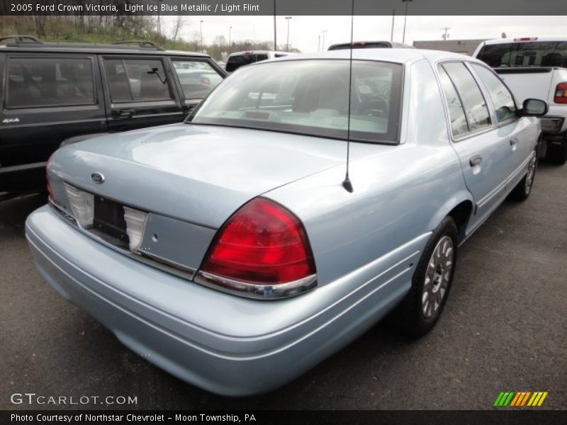 Light Ice Blue Metallic / Light Flint 2005 Ford Crown Victoria