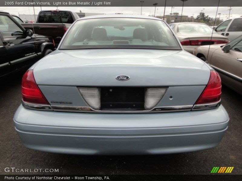 Light Ice Blue Metallic / Light Flint 2005 Ford Crown Victoria