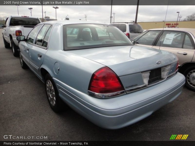 Light Ice Blue Metallic / Light Flint 2005 Ford Crown Victoria