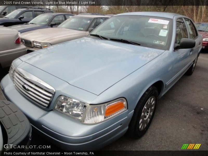 Light Ice Blue Metallic / Light Flint 2005 Ford Crown Victoria