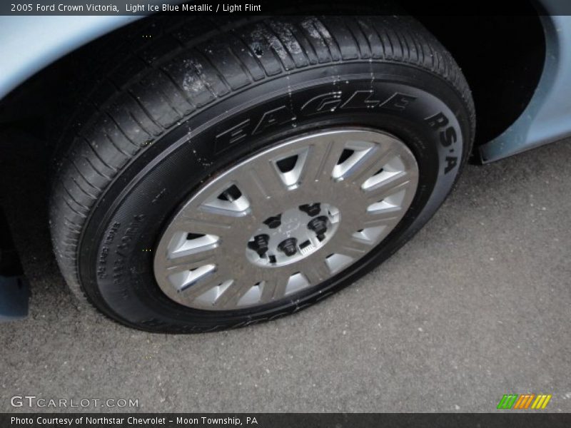 Light Ice Blue Metallic / Light Flint 2005 Ford Crown Victoria