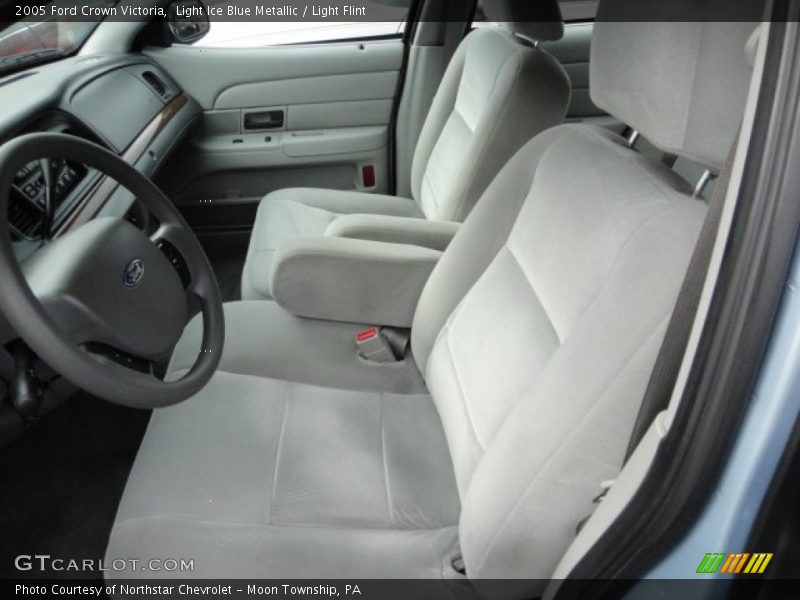 Light Ice Blue Metallic / Light Flint 2005 Ford Crown Victoria