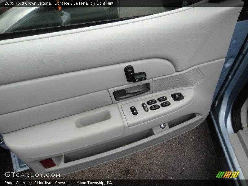 Light Ice Blue Metallic / Light Flint 2005 Ford Crown Victoria