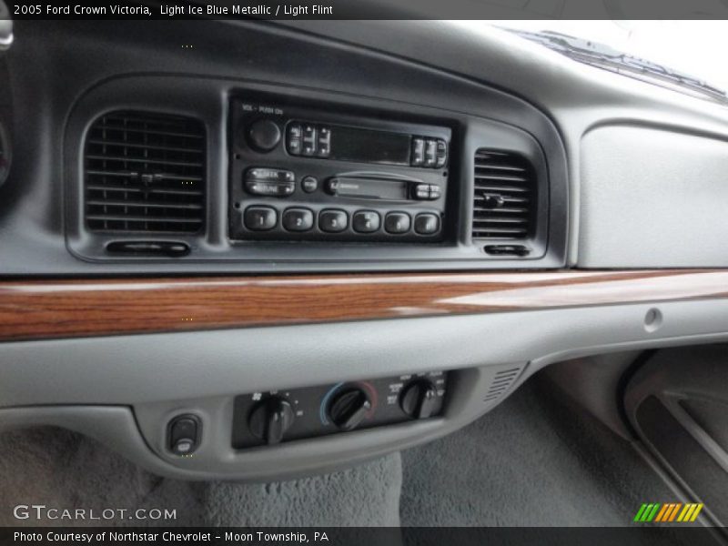 Light Ice Blue Metallic / Light Flint 2005 Ford Crown Victoria