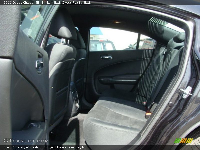 Brilliant Black Crystal Pearl / Black 2011 Dodge Charger SE