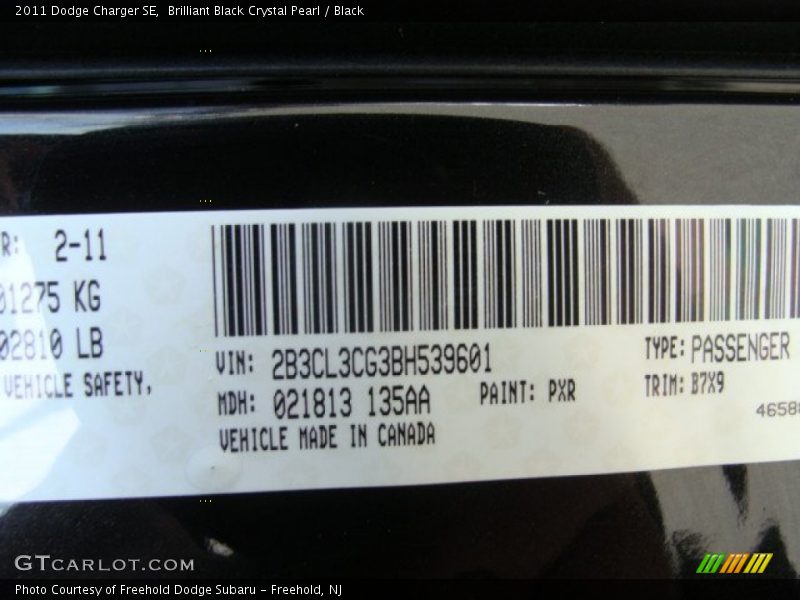 Brilliant Black Crystal Pearl / Black 2011 Dodge Charger SE