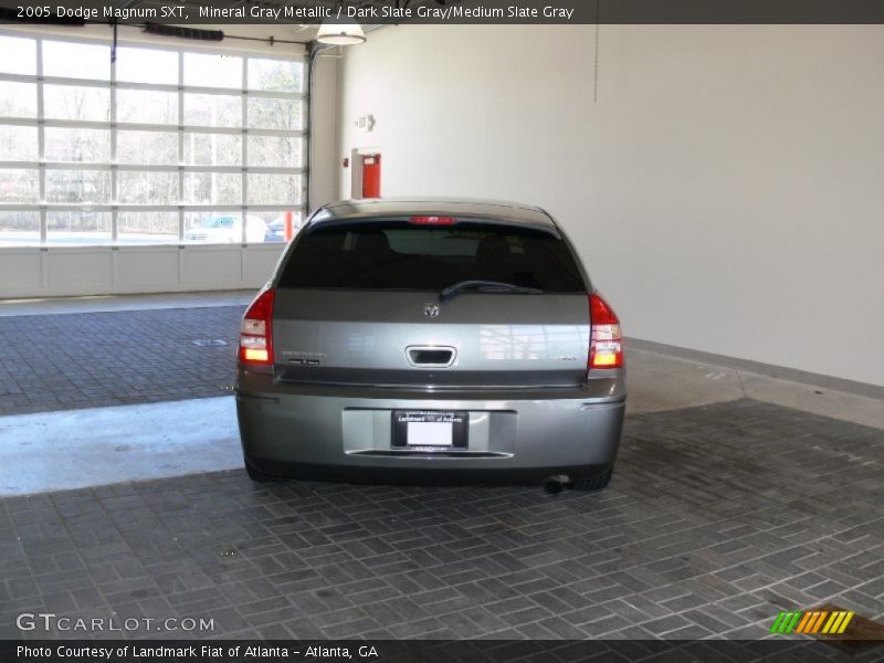 Mineral Gray Metallic / Dark Slate Gray/Medium Slate Gray 2005 Dodge Magnum SXT