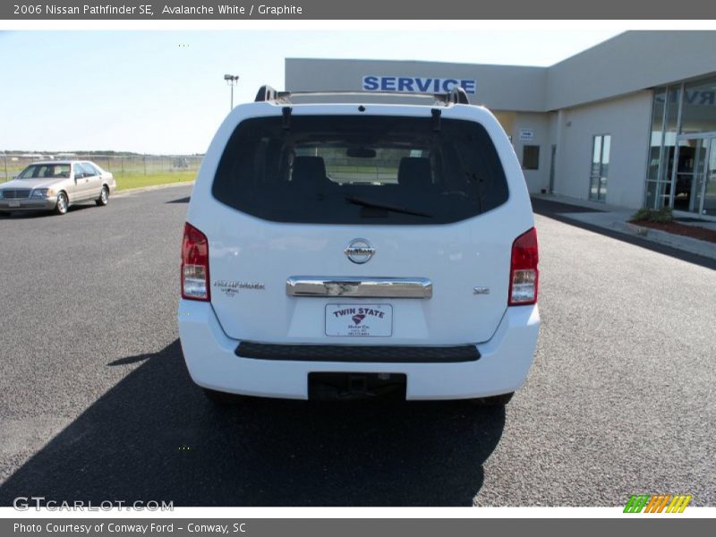 Avalanche White / Graphite 2006 Nissan Pathfinder SE