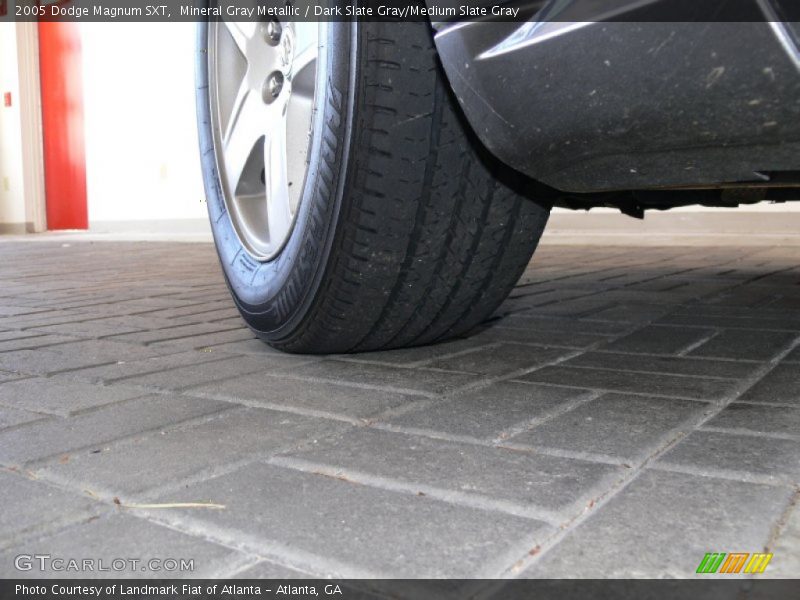 Mineral Gray Metallic / Dark Slate Gray/Medium Slate Gray 2005 Dodge Magnum SXT