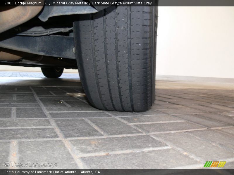 Mineral Gray Metallic / Dark Slate Gray/Medium Slate Gray 2005 Dodge Magnum SXT