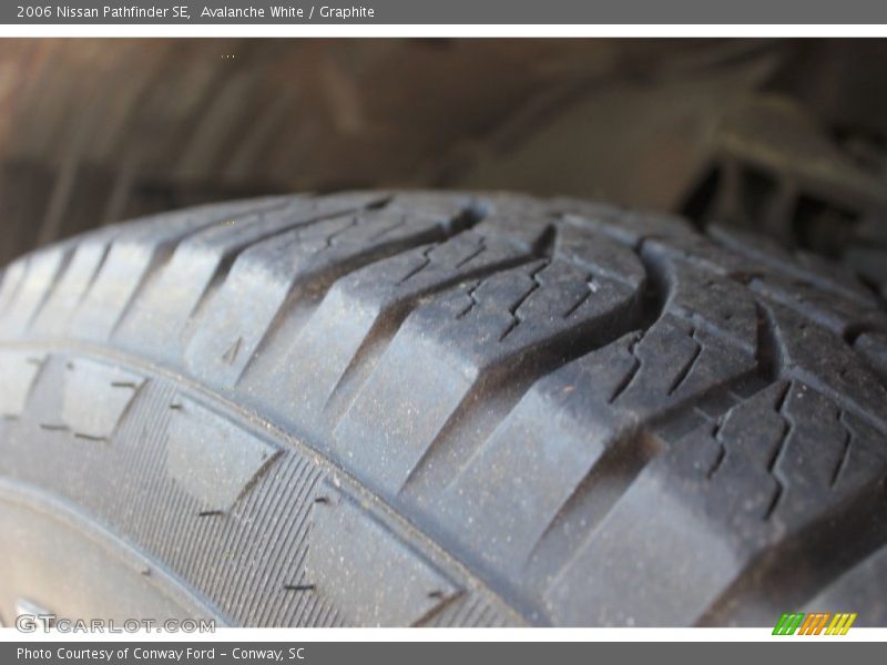 Avalanche White / Graphite 2006 Nissan Pathfinder SE