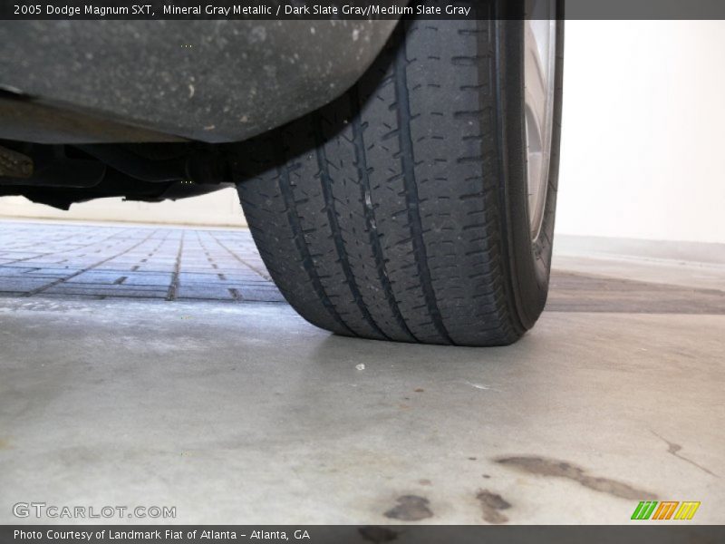 Mineral Gray Metallic / Dark Slate Gray/Medium Slate Gray 2005 Dodge Magnum SXT
