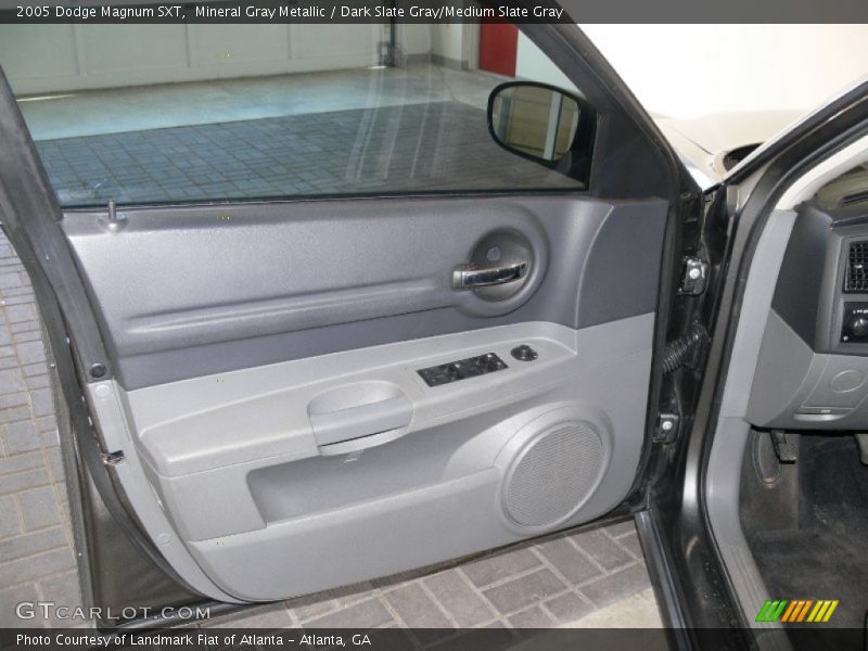 Mineral Gray Metallic / Dark Slate Gray/Medium Slate Gray 2005 Dodge Magnum SXT
