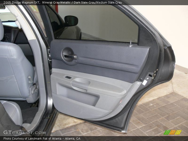 Mineral Gray Metallic / Dark Slate Gray/Medium Slate Gray 2005 Dodge Magnum SXT