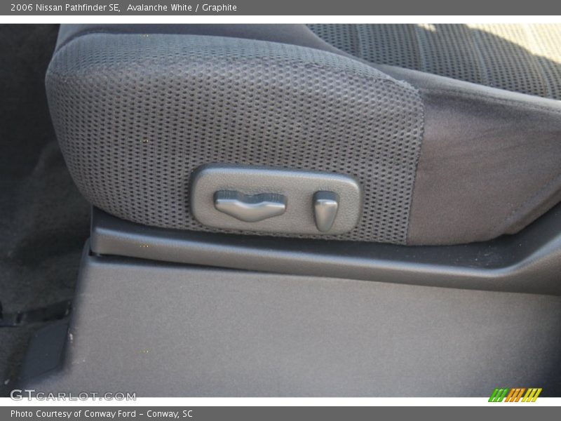Avalanche White / Graphite 2006 Nissan Pathfinder SE