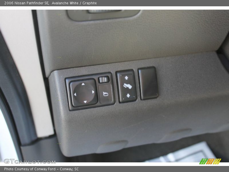 Avalanche White / Graphite 2006 Nissan Pathfinder SE