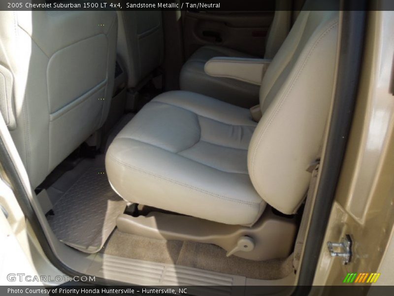 Sandstone Metallic / Tan/Neutral 2005 Chevrolet Suburban 1500 LT 4x4