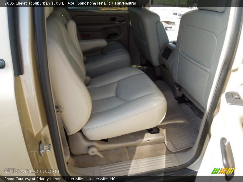 Sandstone Metallic / Tan/Neutral 2005 Chevrolet Suburban 1500 LT 4x4