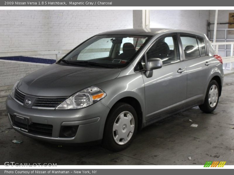 Magnetic Gray / Charcoal 2009 Nissan Versa 1.8 S Hatchback